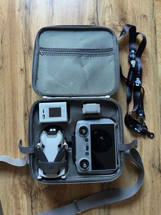 DJI Mini 4 Pro con Mando RC 2