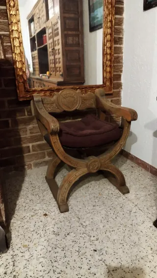 Silla Jamuga Medieval Tallada Madera y Cuero