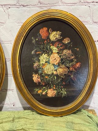 Pareja de cuadros ovalados