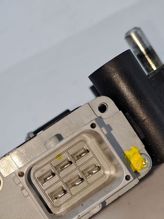 MOTOR ELEVALUNAS DELANTERO IZQUIERDO OPEL CORSA E