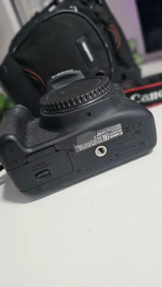 Canon 2000d + Funda Negra