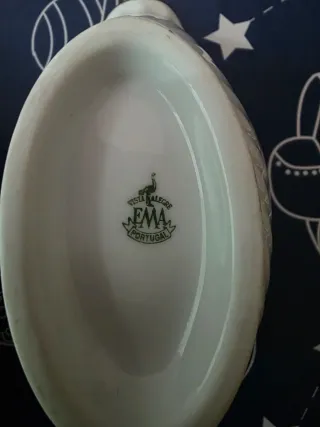 Juego Bandejas Porcelana y Salsera Dorada