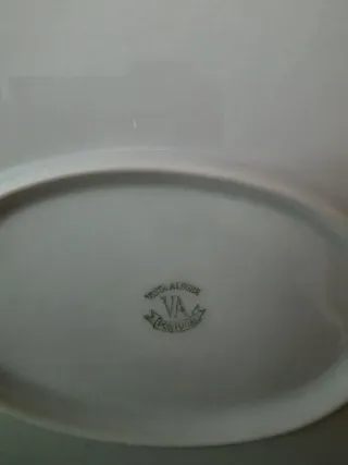 Juego Bandejas Porcelana y Salsera Dorada