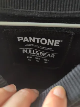 Sudadera Pull&Bear Pantone Negra