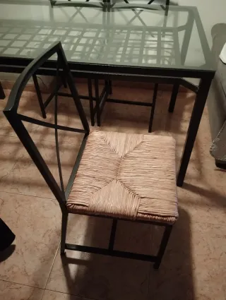 Mesa cristal y 4 sillas metal