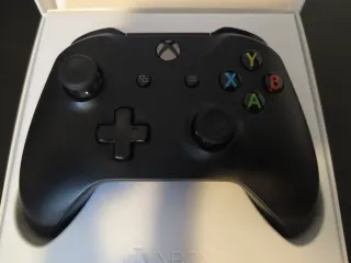 Mando original Xbox One y Series, como nuevo.