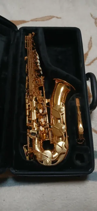 Saxofón recién revisado