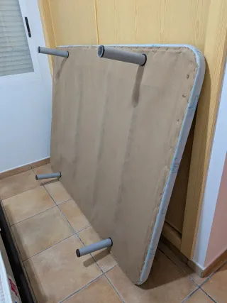 Base Cama Tapizada Tela y Metal