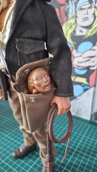 Figura Indiana Jones interactiva que habla de Acci