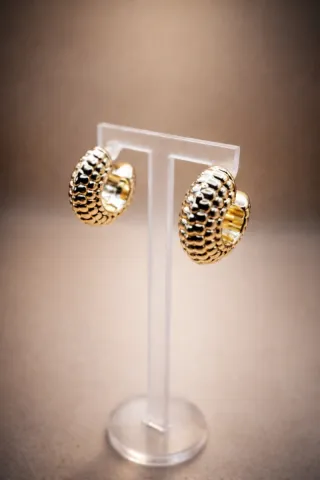 Pendientes dorados con textura