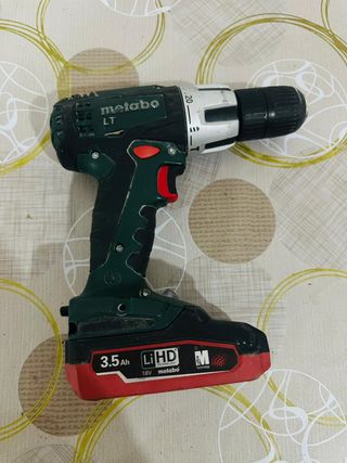 Atornillador Metabo con cargador y batería