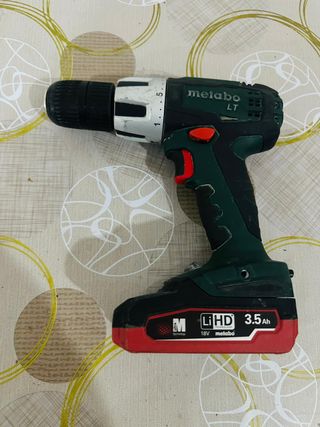 Atornillador Metabo con cargador y batería