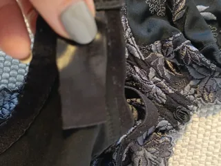 Sutiã preto, castanho e cinza bordado com detalhes