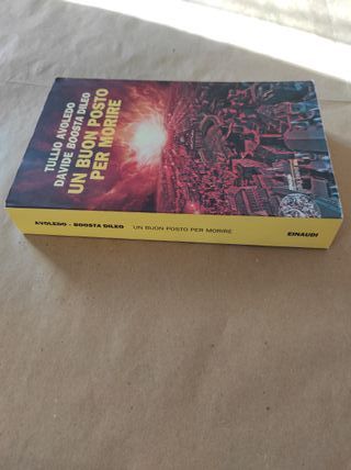 Libro un buon posto per morire Einaudi