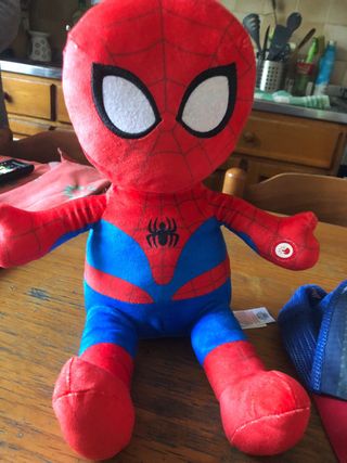 Set spider man .peluche parlante cappello e
