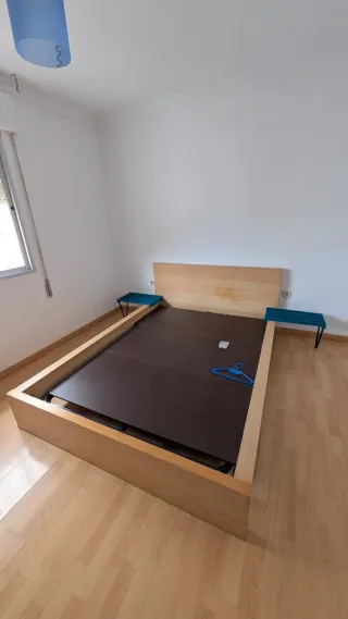 Estructura cama 1.35m madera y metal con mesitas