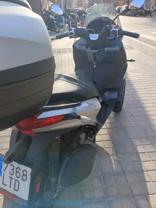 Piaggio MP3 300hpe Maxi Scooter