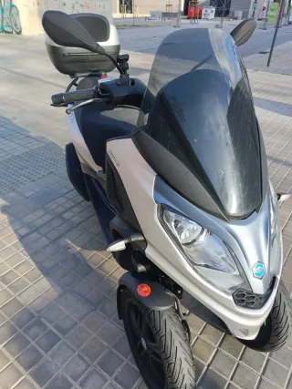 Piaggio MP3 300hpe Maxi Scooter