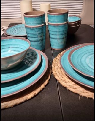 Vajilla Melamina Boo Camp Azul/Marrón mas vasos