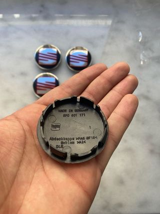 Tapabujes Seat 56mm Negro Rojo