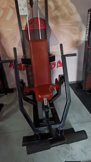 Máquina de musculación roja