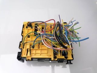 CAJA RELES / FUSIBLES PEUGEOT 208 (6)