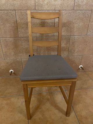 Mesa de comedor de madera