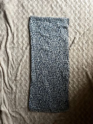 Fular estampado animal azul y gris