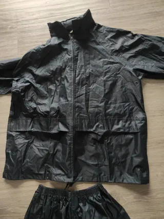 Traje de agua azul marino