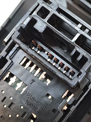 MANDO ELEVALUNAS DELANTERO DERECHO LEXUS NX