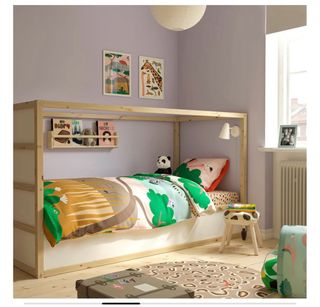Cama infantil de madera. Cama Kura Ikea