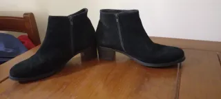 Botas pretas de camurça