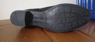 Botas pretas de camurça