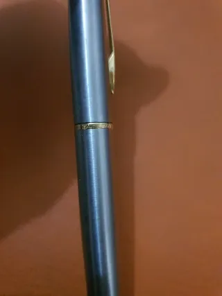 Bolígrafo azul metálico