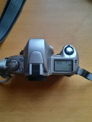 Cámara Nikon F65 Plata y Negra