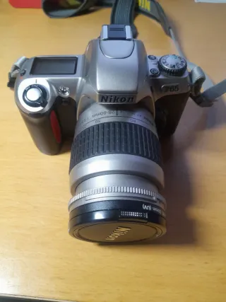 Cámara Nikon F65 Plata y Negra