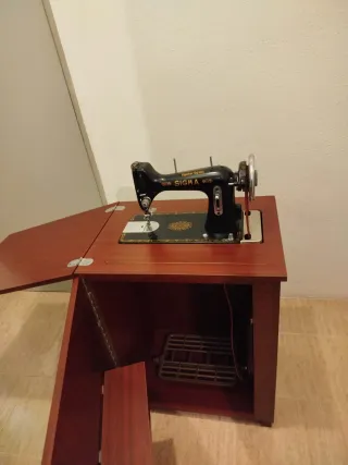 Máquina de coser Sigma con mesa