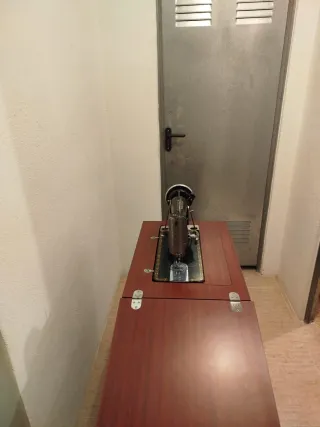 Máquina de coser Sigma con mesa