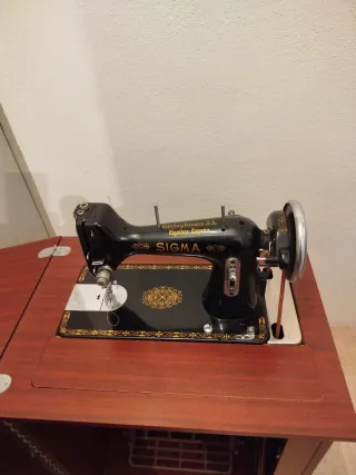Máquina de coser Sigma con mesa