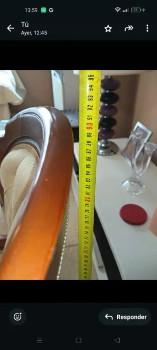 Sillón vintage tapizado beige y madera