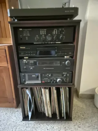 Equipo de música Vieta vintage con alravoces