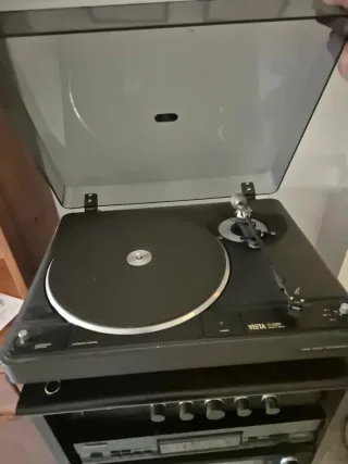 Equipo de música Vieta vintage con alravoces