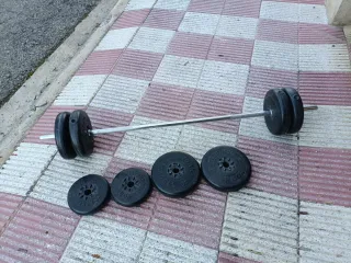 Barra y discos de pesas