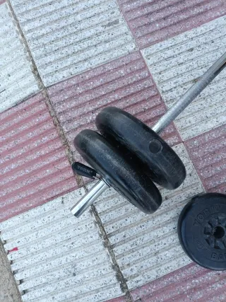 Barra y discos de pesas