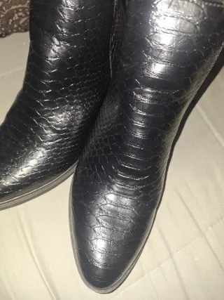 Botines negros con cremallera usados solo una vez,