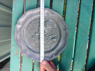 Piatto decorativo in peltro appendibile