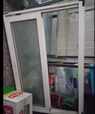 Ventana aluminio blanco con cristal