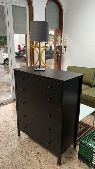 COMODA EN BUEN ESTADO NEGRA +5 CAJONES