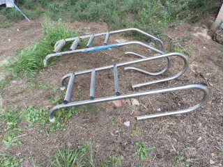 Escalera de piscina de metal