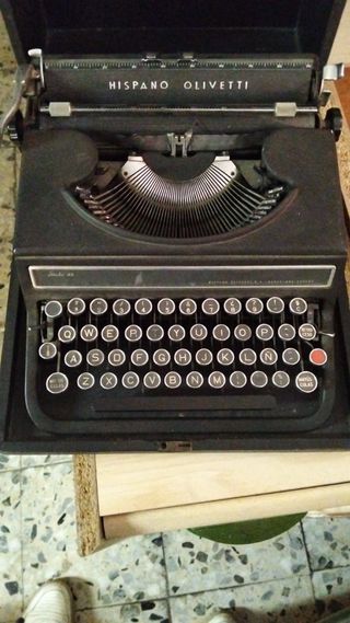 Máquina de escribir Hispano Olivetti Studio 45